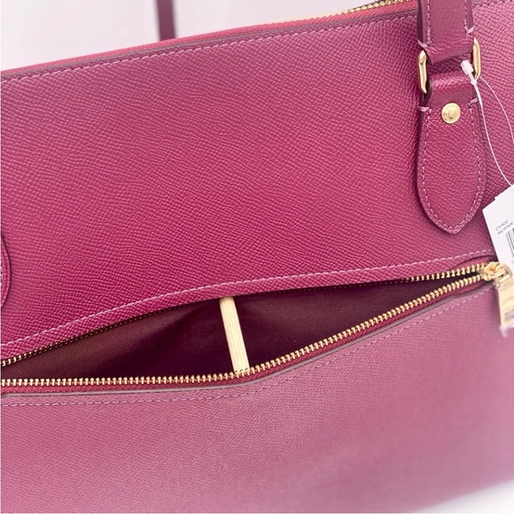 Coach Gallery Tote Bag
Shoulder Bag - Picture 11 of 16